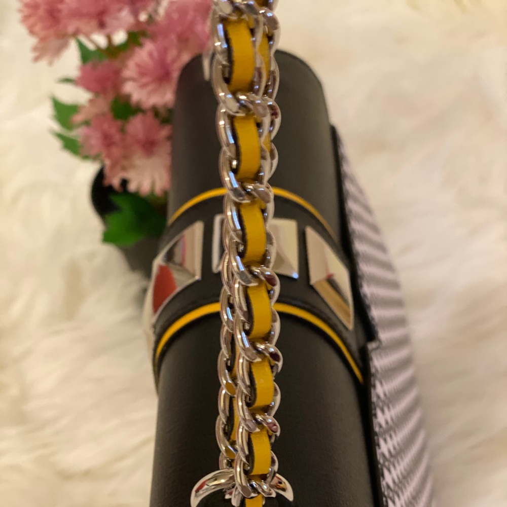 Michael Kors Rose MD Flap - Picture 10 of 14
